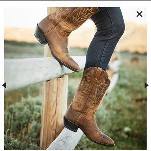 Ariat Heritage Rounded Toe Western Boots